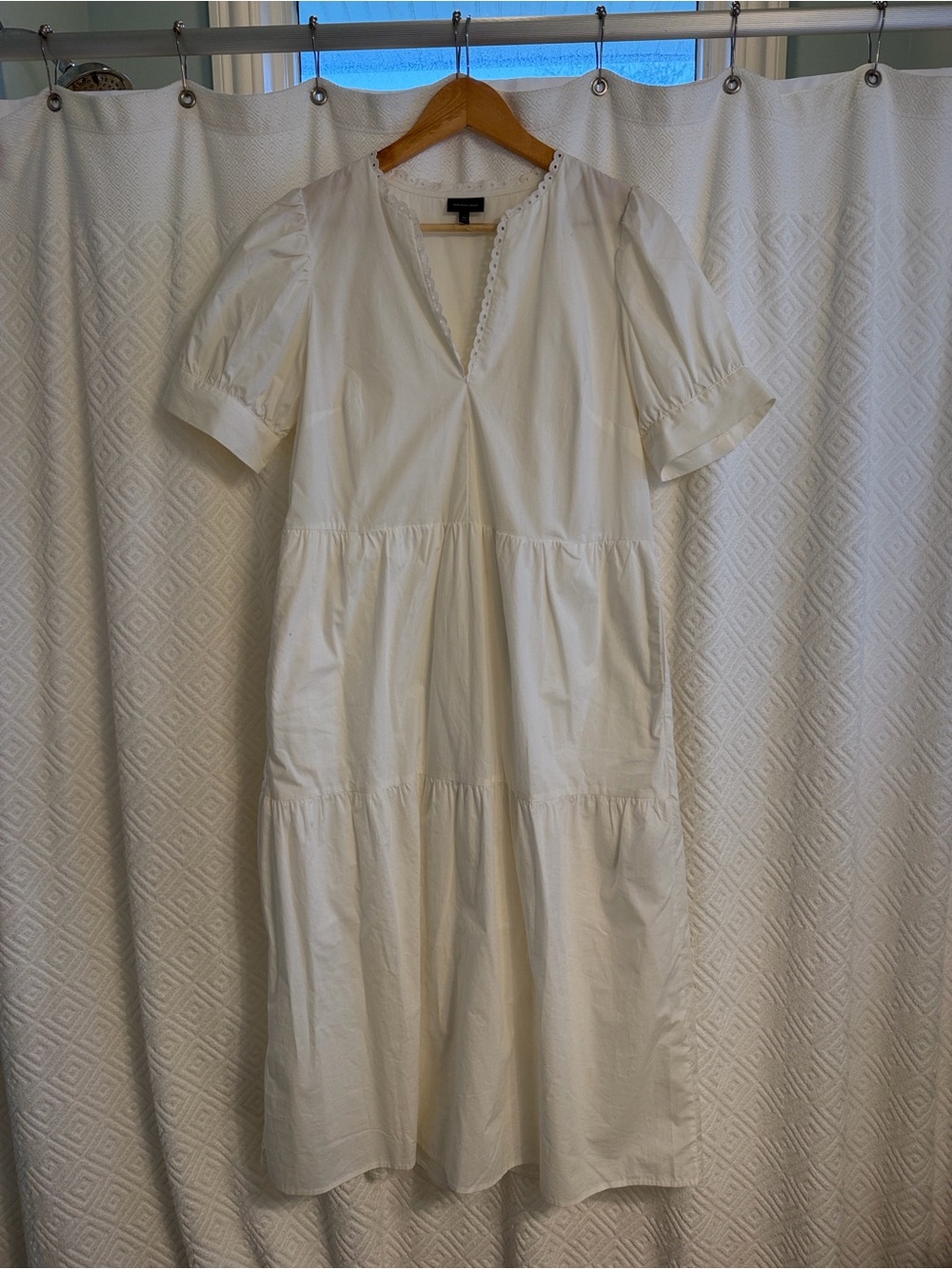 Who What Wear White Tiered V-Neck Midi Dress
